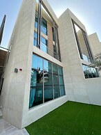Best Townhouse On Jcv 4 Bedrooms With Jacuzzi