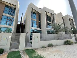 Best Townhouse On Jcv 4 Bedrooms With Jacuzzi