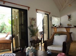 Charming Caribbean Style Villa Near Superb Beach