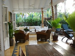 Charming Caribbean Style Villa Near Superb Beach