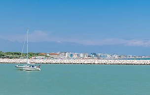Great Flat With Shared Pool for six Guests-beahost