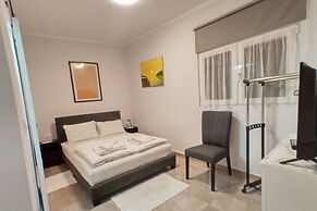 Astrinos Apt Simple, Cosy, Comfortable, Near the Beach