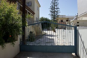 Astrinos Apt Simple, Cosy, Comfortable, Near the Beach