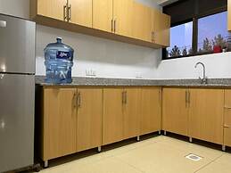 Room-nshuti Spacious Quiet Rm For Short