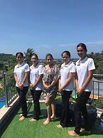 Luxury Four Bed Villa Jasmine, Infinity Pool, Full Staff , Chef and Br