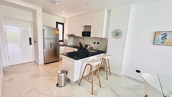 Apartment With Pool And Golf View