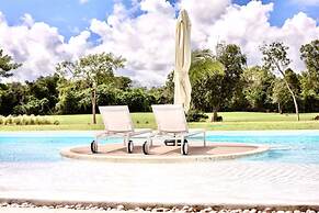 Apartment With Pool And Golf View