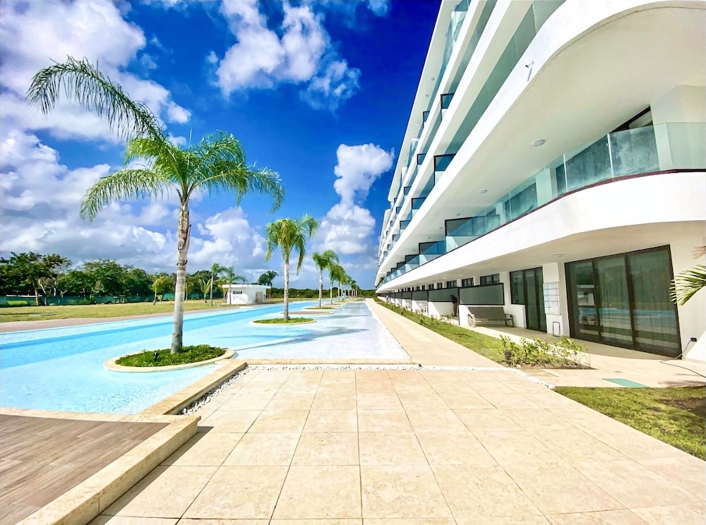 Apartment With Pool And Golf View