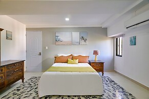 Room in Guest Room - Malecon Premium Plus
