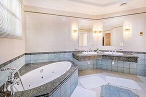 Amazing 5 Bedroom Villa With Private Pool
