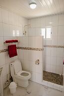 Elegant 2-bedroom Apartment 2 km From Eagle Beach