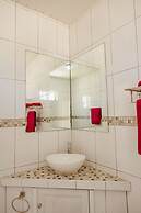 Elegant 2-bedroom Apartment 2 km From Eagle Beach