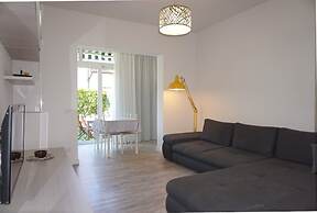 Cosy two - Storey Villa With a Garden and a Shared Swimming Pool