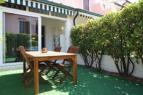 Cosy two - Storey Villa With a Garden and a Shared Swimming Pool