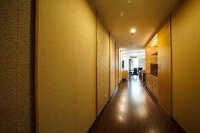 7D - 3 Bedroom Downtown Apartment With Shared Pool