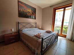Panoramic Apartment With Vesuvius View