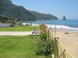 Beachfront Loft Apartment - Agios Gordios Corfu