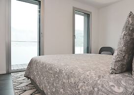 Front Lake Vacation Rental Melì in Melide