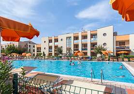 Modern Residence With Pool Quiet Location - Apartment With Private Gar
