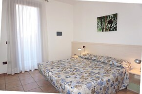 Modern Residence With Pool Quiet Location - Apartment With Private Gar