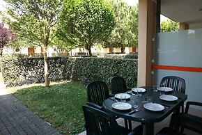 Modern Residence With Pool Quiet Location - Apartment With Private Gar