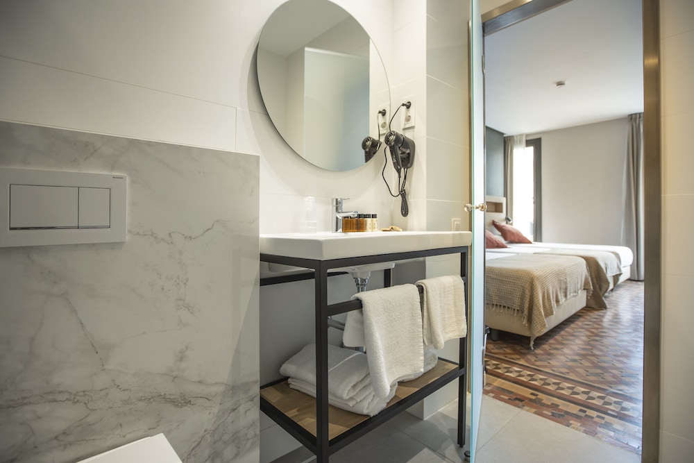 Fontanella by BCN URBAN ROOMS