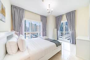 Stunning Business Bay Apartment With Balcony