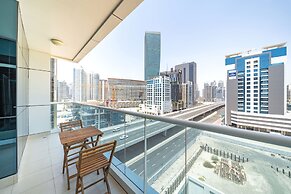 Stunning Business Bay Apartment With Balcony