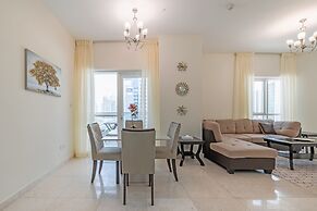Stunning Business Bay Apartment With Balcony
