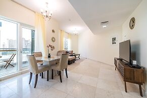 Stunning Business Bay Apartment With Balcony