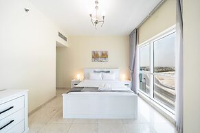 Stunning Business Bay Apartment With Balcony