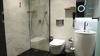 Aniroc Signature Hotel