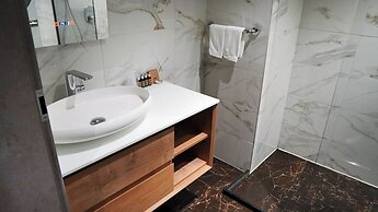 Aniroc Signature Hotel