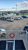 Shoreside Inn & Suites
