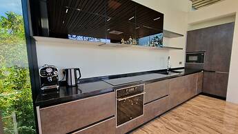 Villa Obsidian