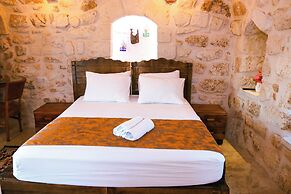 Mons Masius Hotel