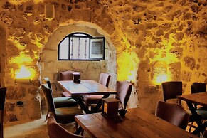 Mons Masius Hotel