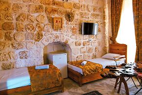 Mons Masius Hotel