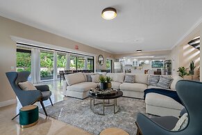8 BR Heated Pool & Soccer Field