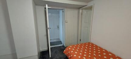 Lovely 3-bed Apartment in Parkgate Rotherham