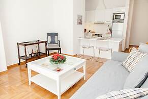 Cozy apt with Lycabettus View