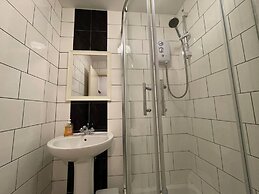 Impeccable 2-bed Apartment by Cardiff City Centre