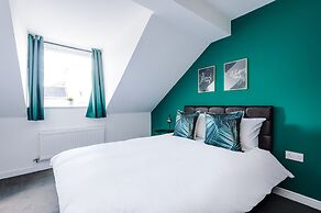 5 Bed House Manchester by MCR Dens