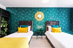 5 Bed House Manchester by MCR Dens