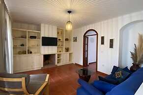 Charming 5-bed House in Granja