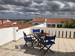 Charming 5-bed House in Granja