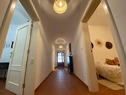 Charming 5-bed House in Granja