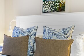 Eden on the Bay 150 by HostAgents