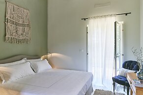 AQVAE Unconventional Country House