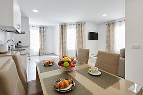 Sonrisa Deluxe Apartments Levante